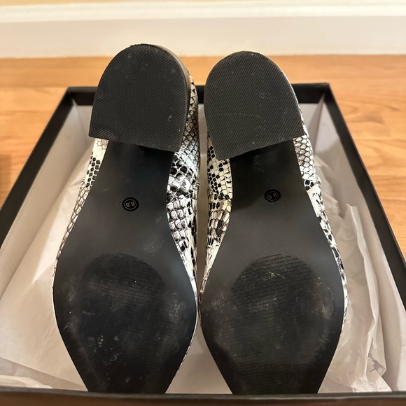 Black and White Snake Pointed Toe Ankle Booties Size 8.5 New - Picture 5 of 5